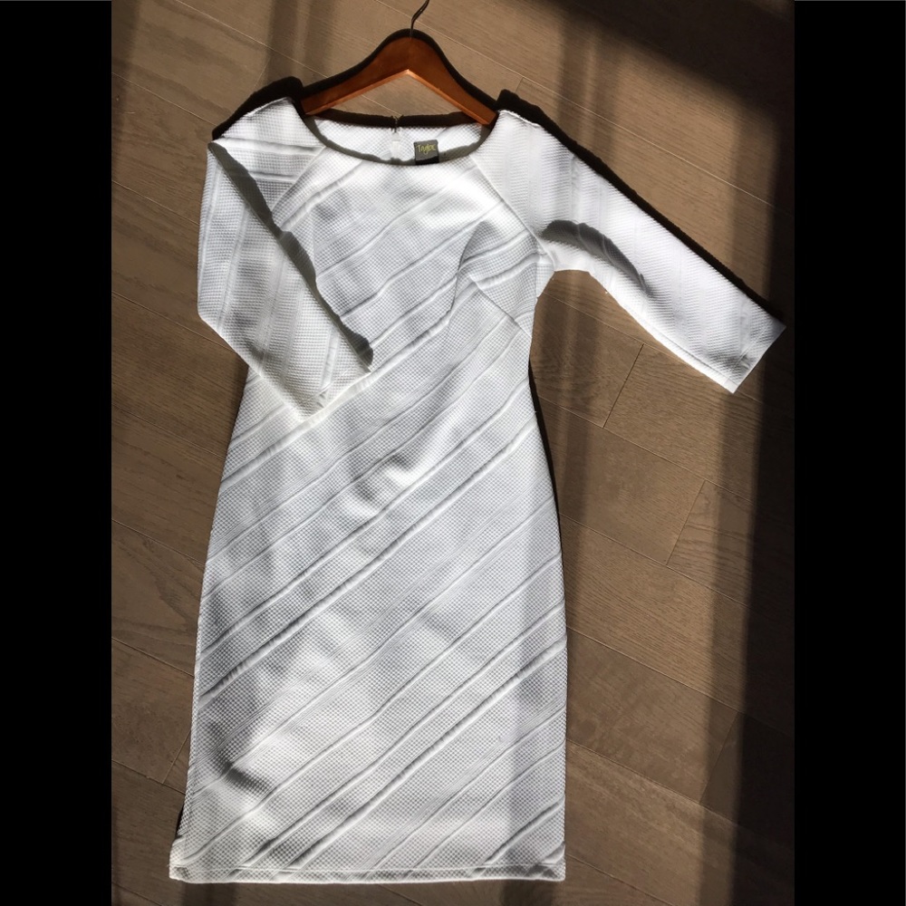 *Like New* Taylor Textured Body-Con Dress in Ivory